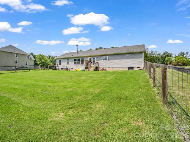 213 Big Oak Road, Hendersonville, NC 28792