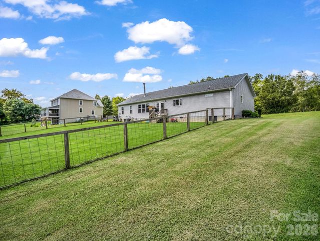 213 Big Oak Road, Hendersonville, NC 28792
