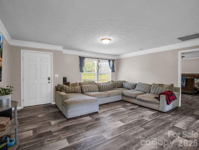 213 Big Oak Road, Hendersonville, NC 28792