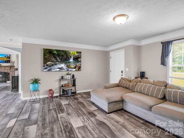 213 Big Oak Road, Hendersonville, NC 28792