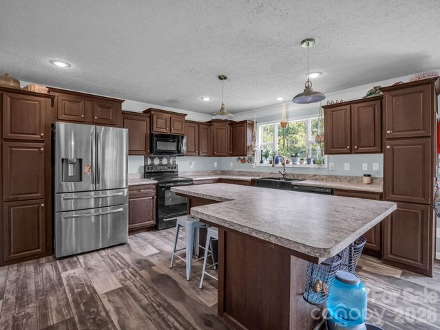 213 Big Oak Road, Hendersonville, NC 28792