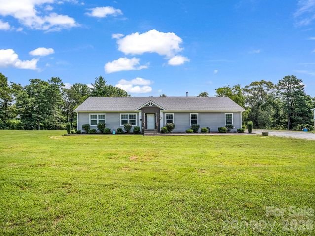 213 Big Oak Road, Hendersonville, NC 28792