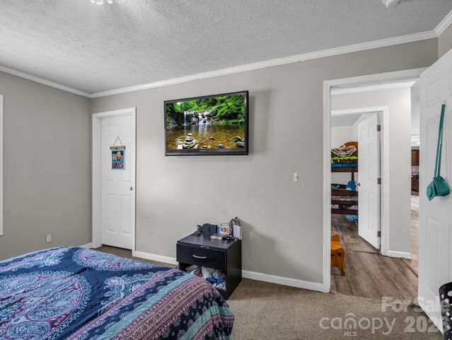 213 Big Oak Road, Hendersonville, NC 28792