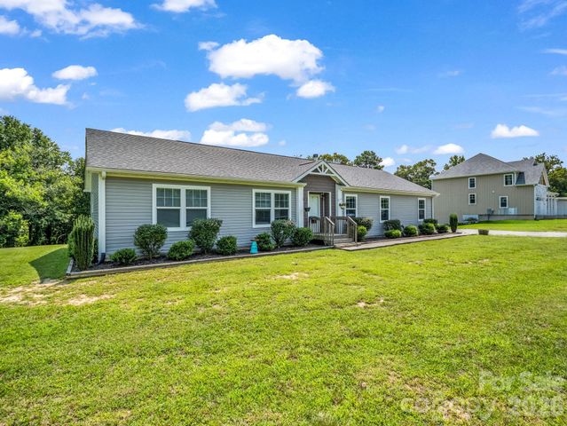 213 Big Oak Road, Hendersonville, NC 28792