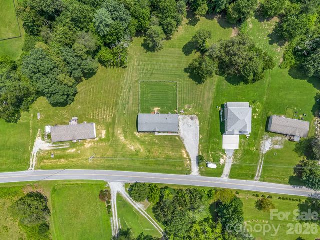 213 Big Oak Road, Hendersonville, NC 28792
