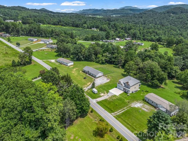213 Big Oak Road, Hendersonville, NC 28792