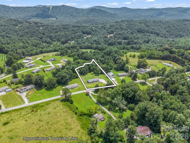 213 Big Oak Road, Hendersonville, NC 28792