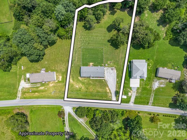 213 Big Oak Road, Hendersonville, NC 28792