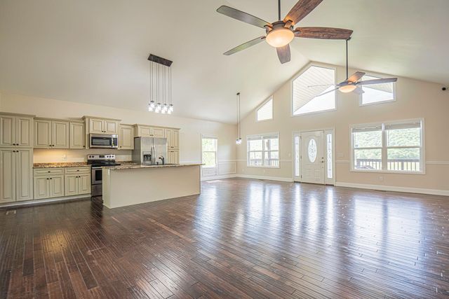 365 Meadowbrook Lane, Trenton, GA 30752