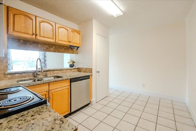 2200 E Trinity Mills Road 516, Carrollton, TX 75006
