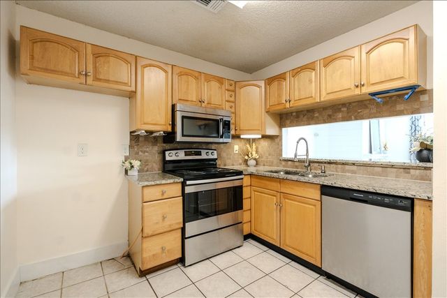 2200 E Trinity Mills Road 516, Carrollton, TX 75006