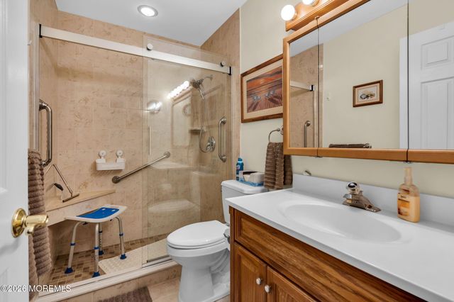 5B Yorkshire Court, Manchester, NJ 08759