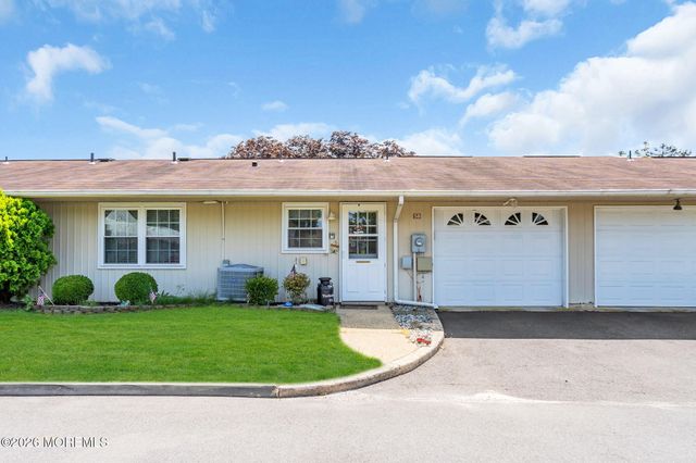 5B Yorkshire Court, Manchester, NJ 08759