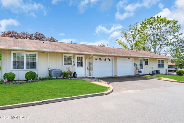 5B Yorkshire Court, Manchester, NJ 08759