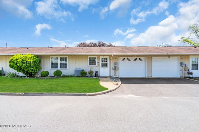 5B Yorkshire Court, Manchester, NJ 08759