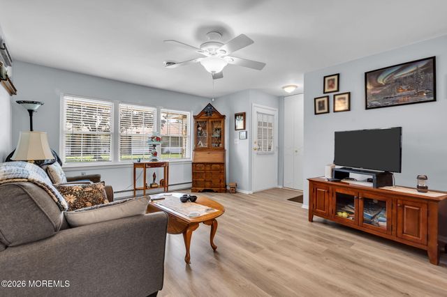 5B Yorkshire Court, Manchester, NJ 08759