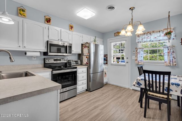5B Yorkshire Court, Manchester, NJ 08759