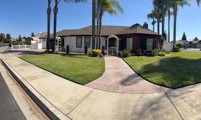 71 Willowood Dr, Oakdale, CA 95361