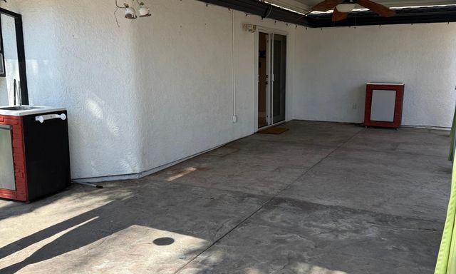 71 Willowood Dr, Oakdale, CA 95361