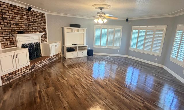 71 Willowood Dr, Oakdale, CA 95361