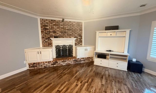 71 Willowood Dr, Oakdale, CA 95361