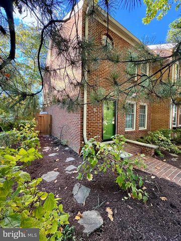 421 S COLUMBUS ST S #421, Alexandria, VA 22314
