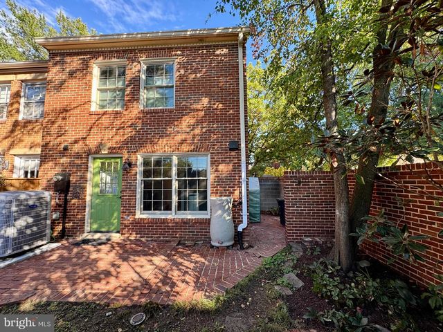 421 S COLUMBUS ST S #421, Alexandria, VA 22314