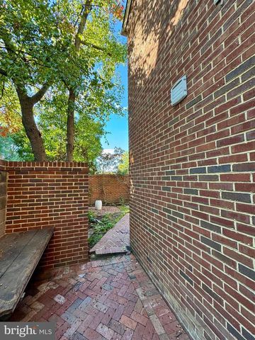 421 S COLUMBUS ST S #421, Alexandria, VA 22314
