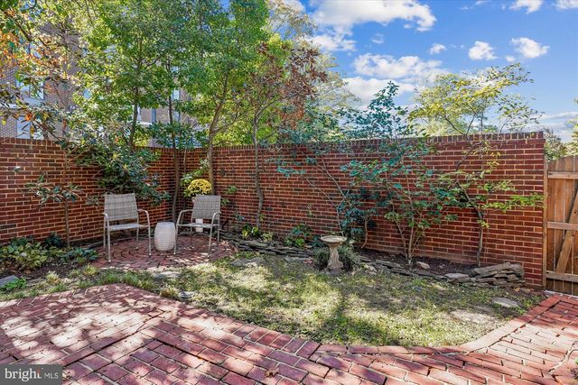 421 S COLUMBUS ST S #421, Alexandria, VA 22314
