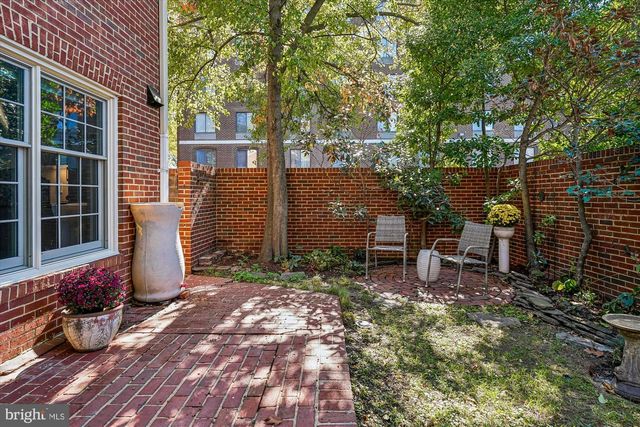 421 S COLUMBUS ST S #421, Alexandria, VA 22314