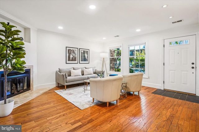 421 S COLUMBUS ST S #421, Alexandria, VA 22314