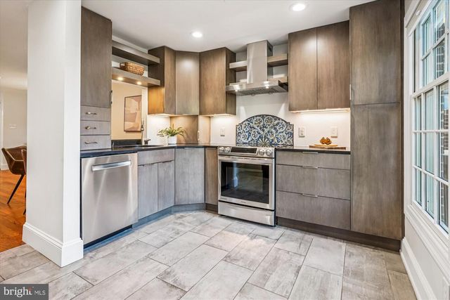 421 S COLUMBUS ST S #421, Alexandria, VA 22314