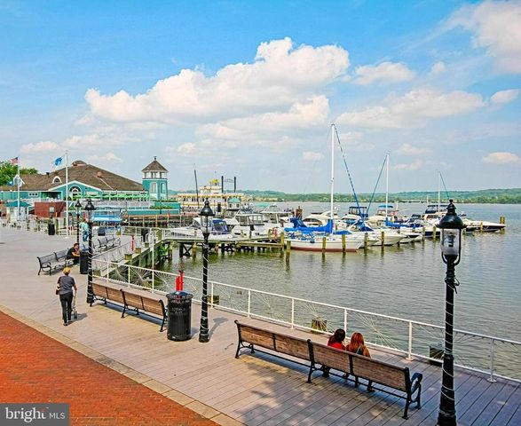 421 S COLUMBUS ST S #421, Alexandria, VA 22314