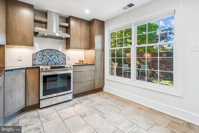 421 S COLUMBUS ST S #421, Alexandria, VA 22314