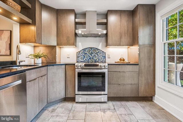 421 S COLUMBUS ST S #421, Alexandria, VA 22314