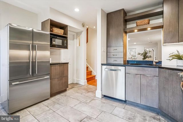 421 S COLUMBUS ST S #421, Alexandria, VA 22314
