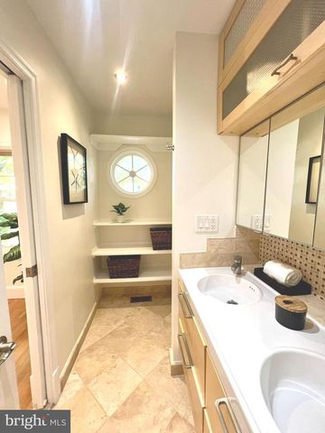 421 S COLUMBUS ST S #421, Alexandria, VA 22314
