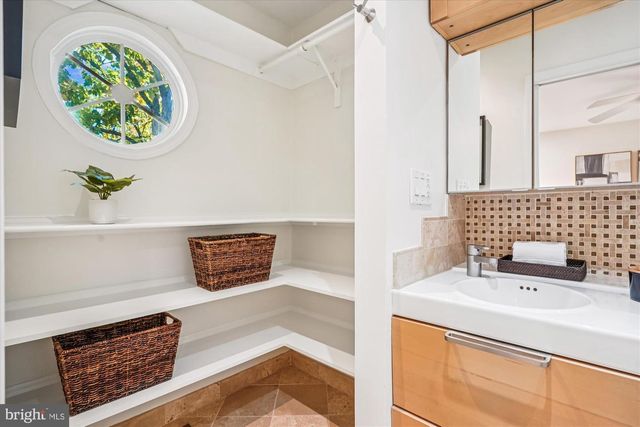 421 S COLUMBUS ST S #421, Alexandria, VA 22314