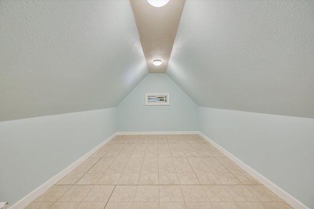 506 Gresham ST, Smithville, TX 78957