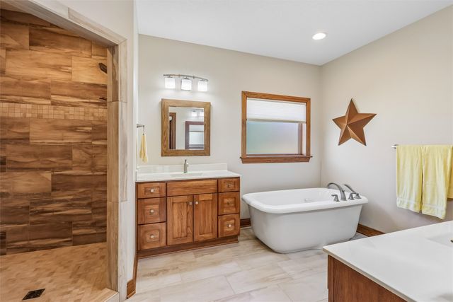 9421 NW Cherry Glen Lane, Polk City, IA 50226