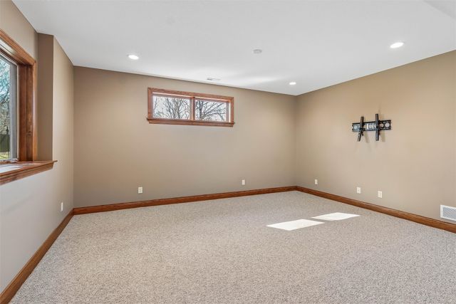 9421 NW Cherry Glen Lane, Polk City, IA 50226