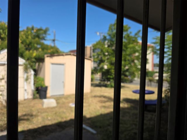 6600 Robindale Road, Forest Hill, TX 76140