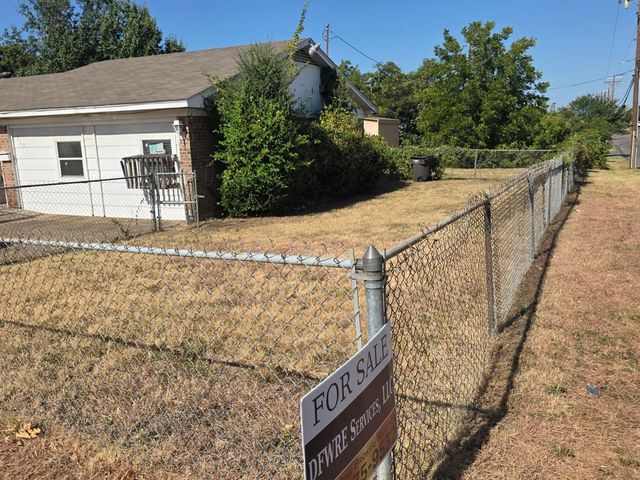 6600 Robindale Road, Forest Hill, TX 76140