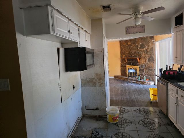6600 Robindale Road, Forest Hill, TX 76140