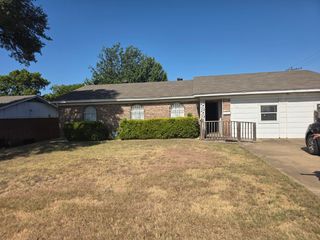 6600 Robindale Road, Forest Hill, TX 76140