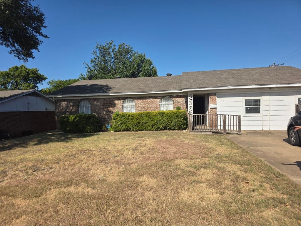 6600 Robindale Road, Forest Hill, TX 76140