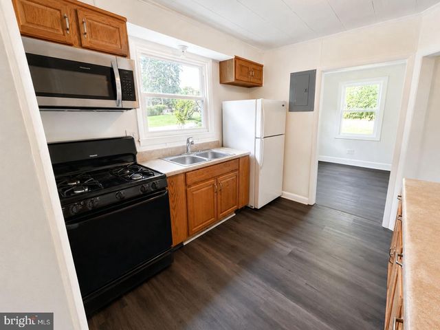 220 S JOHNSON ST, Harrisburg, PA 17112