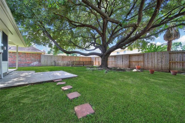 21744 York Timbers Drive, Kingwood, TX 77339