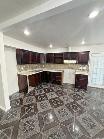 10707 Claymore, San Antonio, TX 78224