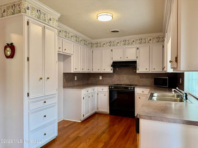 604 E Biscayne Cove, Clinton, MS 39056